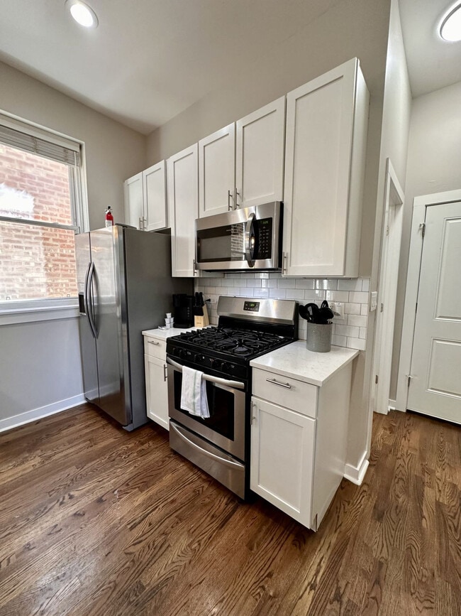 Building Photo - 736 N Throop St