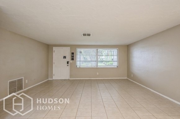 Building Photo - NOW AVAILABLE! 6216 7th Ave, New Port Rich...