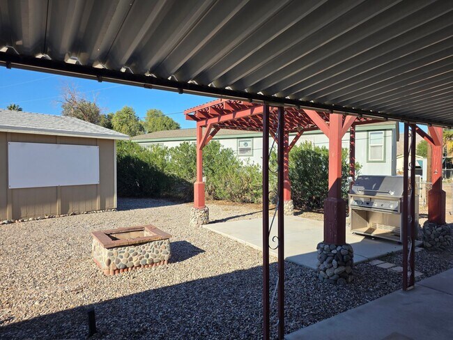 Foto del edificio - STUNNING PROPERTY-3 bedroom/2 bath Manufacture home in Central Bullhead City