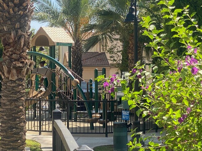 Building Photo - Downtown Upland 3 Bedroom Condo