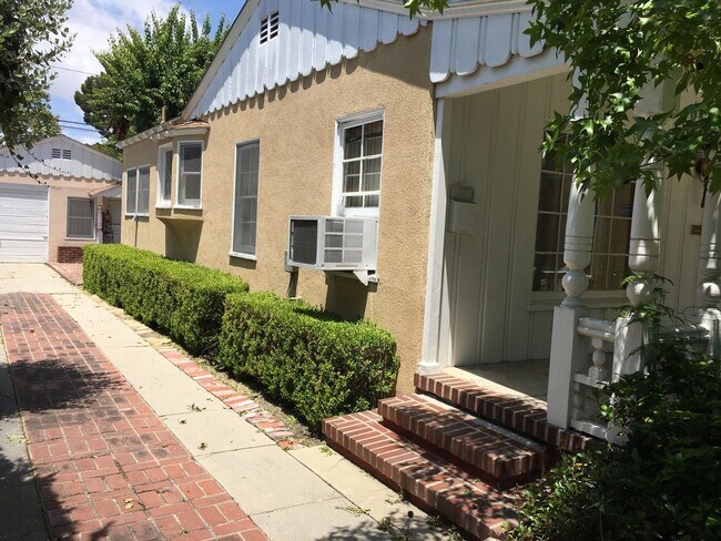 Building Photo - EE919F