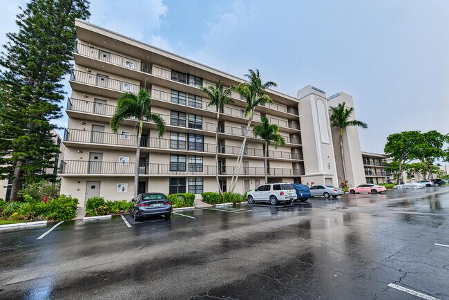 Foto del edificio - 4 Royal Palm Way