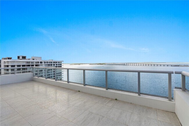 Building Photo - 1541 Brickell Ave