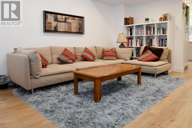 Photo du bâtiment - 70 Chapman Ct