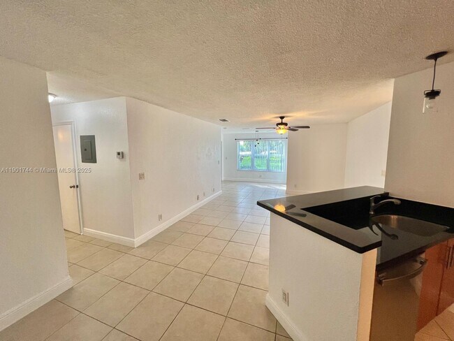 Foto del edificio - 3410 Pinewalk Dr N
