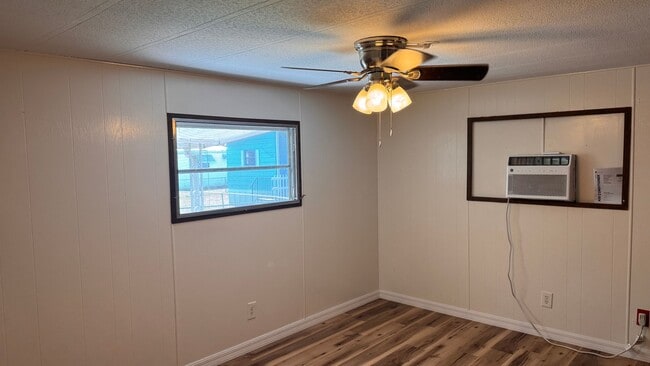 Building Photo - 2522 Amberly Rd NE