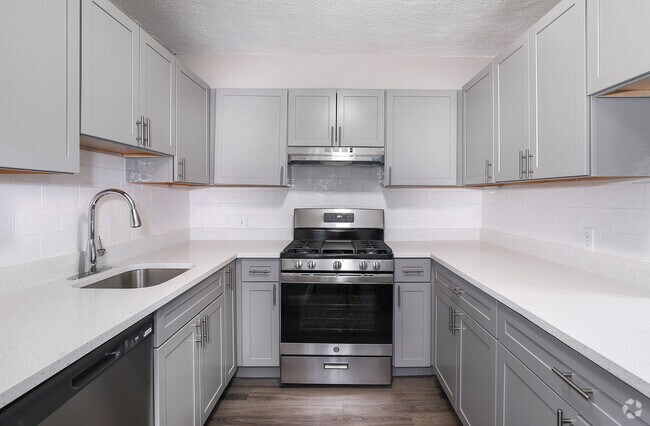 2 habitaciones, 1 baño - 850 pies cuadrados - Cocina - Malom Trust Apartments