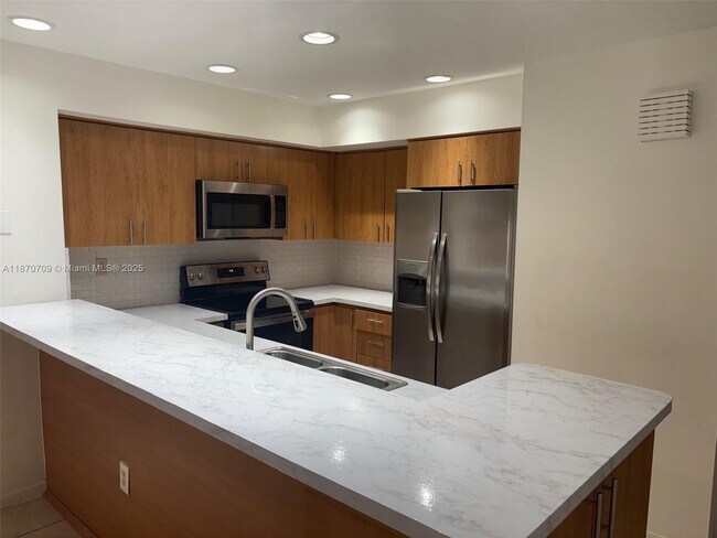 Building Photo - 15461 Turnbull Dr