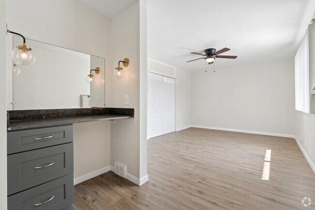 1 habitación, 1 baño - 790 pies cuadrados - Habitación - Ava Dearborn Heights