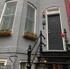 Building Photo - 612 C St SE