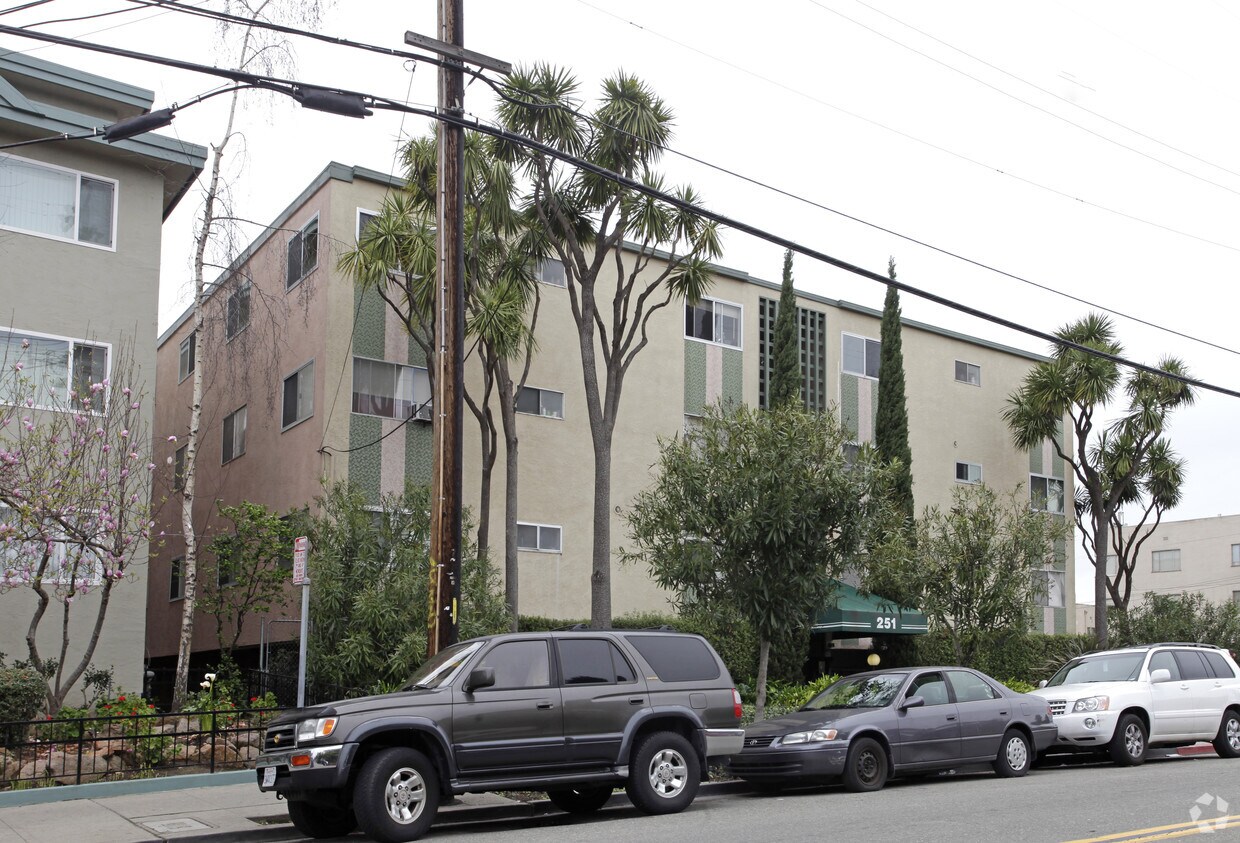 Building Photo - 440 Adams St