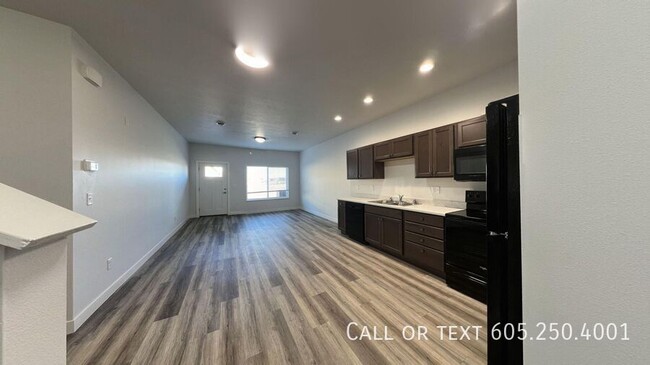 Building Photo - Modern Luxury: 3BR Townhome with Stylish F...