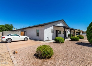 Building Photo - 1558 W 5th St