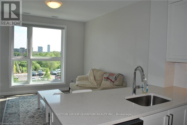 Photo du bâtiment - 95-395 Dundas St W