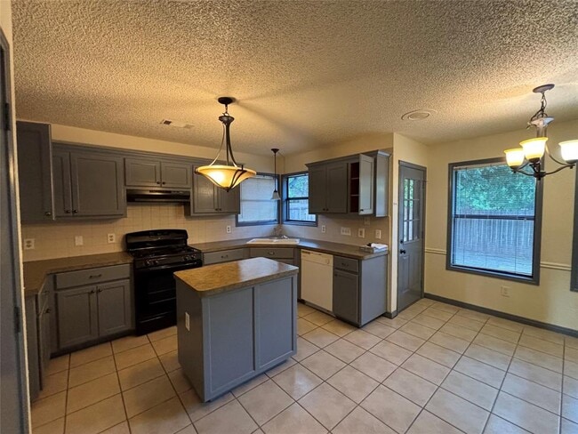 Building Photo - 2610 Willow Way