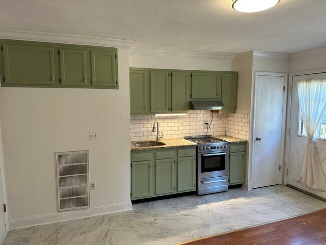 Building Photo - 124 W Hobart Gap Rd