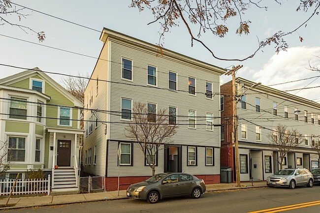 Building Photo - 131 Columbia St