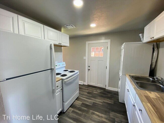 Building Photo - 2 br, 1 bath House - 8702 E Richthofen Pl