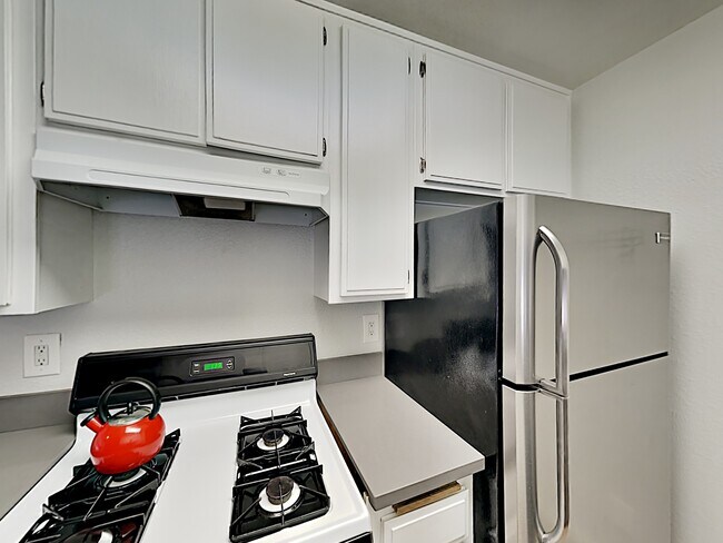 Kitchen with newer appliances - 5500 Lindley Ave
