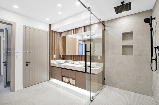 Building Photo - 3535 S Ocean Dr
