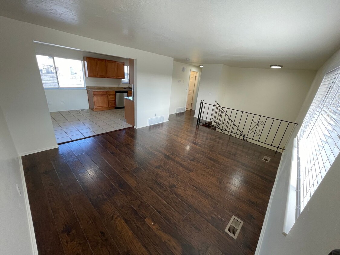 Foto principal - West Jordan Remodeled Four Bedroom; Garage...