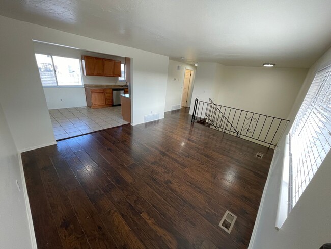 Foto del edificio - West Jordan Remodeled Four Bedroom; Garage; New Kitchen Cabinets; Fenced Yard; Central Air