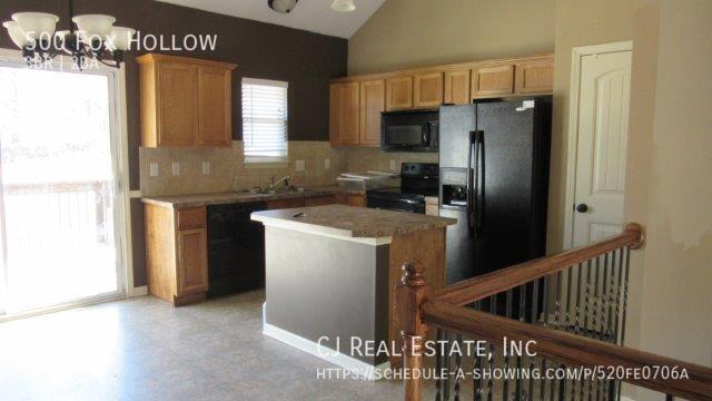 Building Photo - 500 NW Fox Hollow Ln