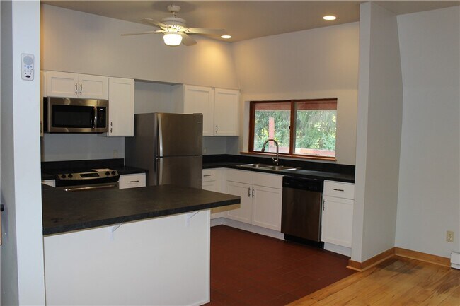 Foto del edificio - 480 Lansingville Rd