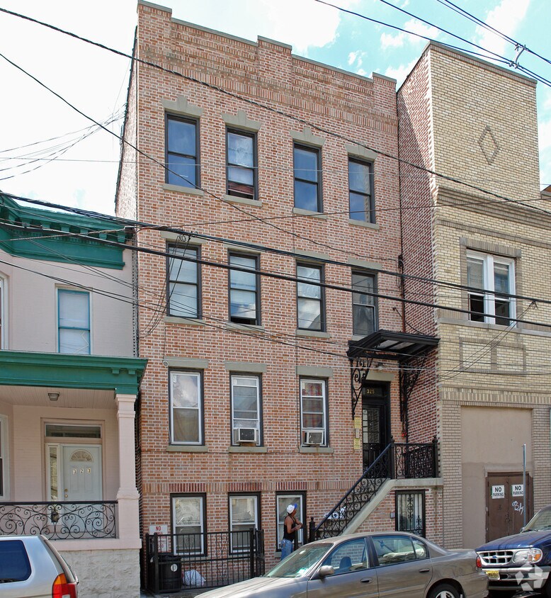 Primary Photo - 325 53rd St