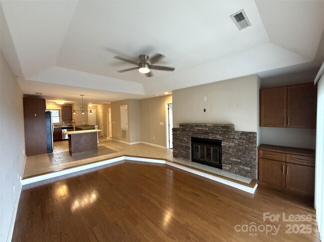 Foto del edificio - 9801 Emerald Point Dr