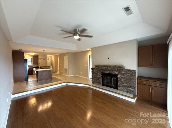 Building Photo - 9801 Emerald Point Dr