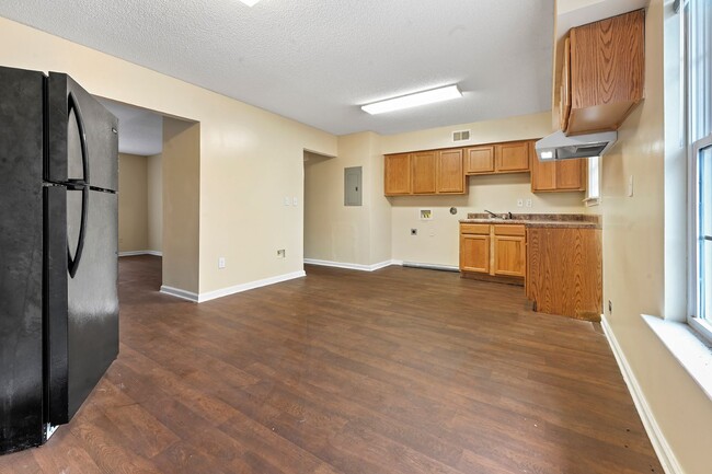 Building Photo - Creekside Meadows
