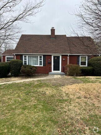 Building Photo - 530 Second Hill Lane