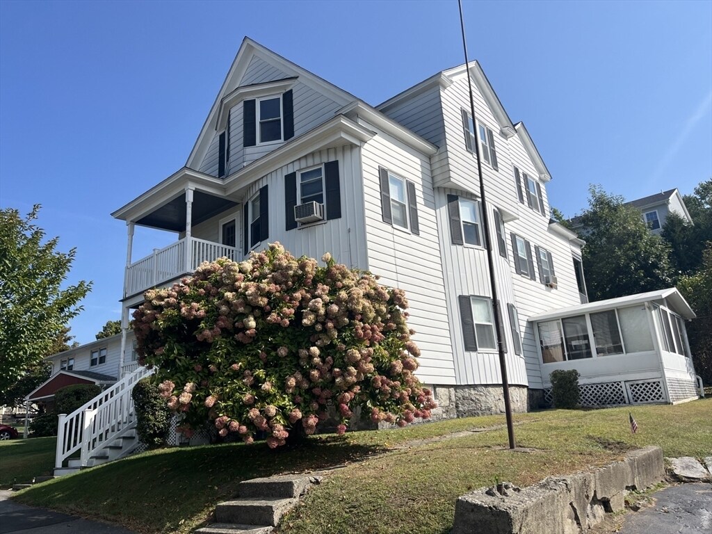 Primary Photo - 98 Puritan Ave