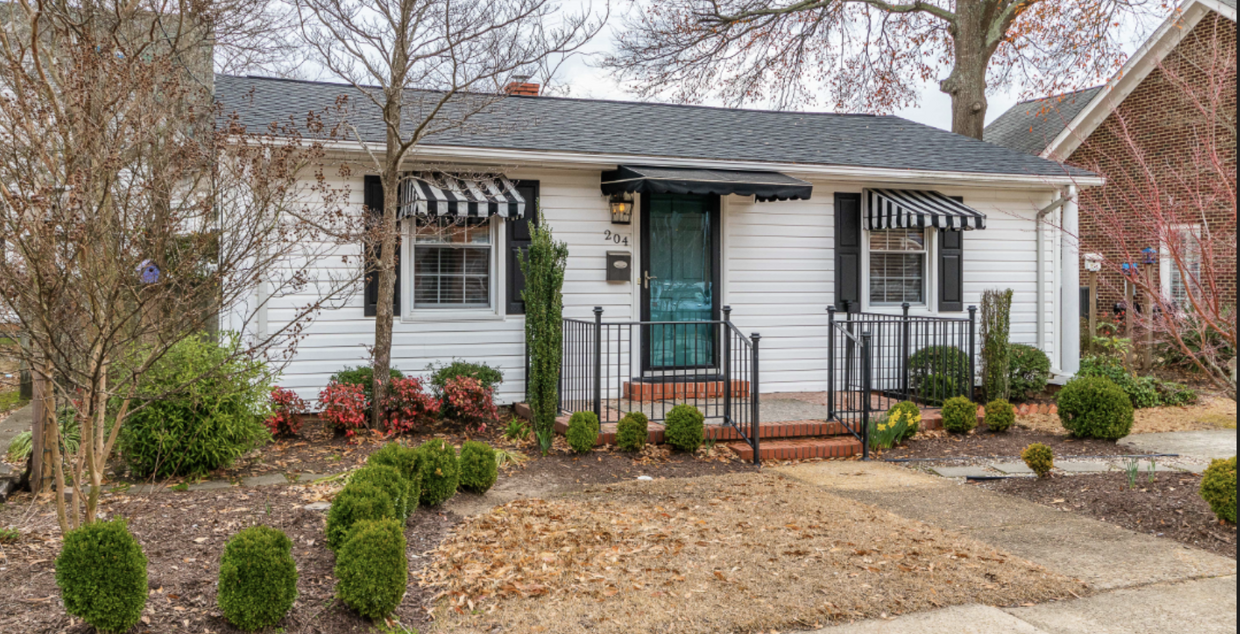 Foto principal - 204 N Johnson St