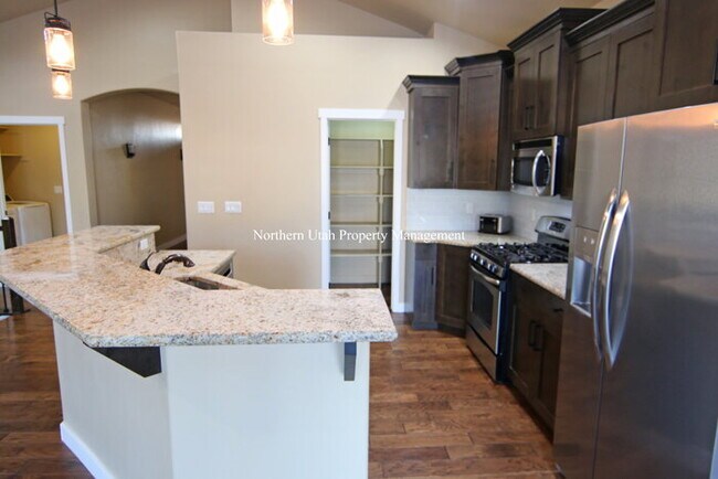 Building Photo - Beautiful Layton Home