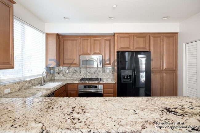 Foto del edificio - 3048 Beachwood Blf Wy