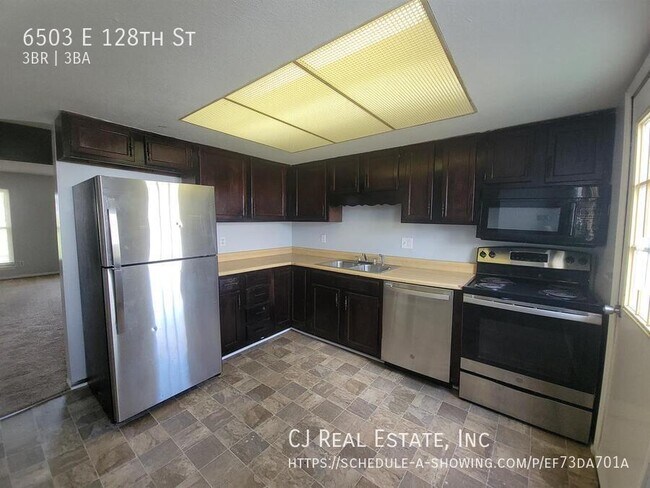 Building Photo - 6503 E 128th St