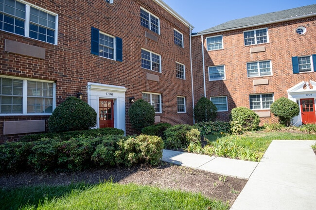 Building Photo - 1706 W Abingdon Dr