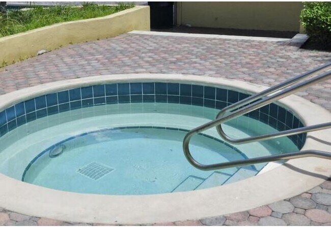 Foto del edificio - 2421 NW 96th Ter