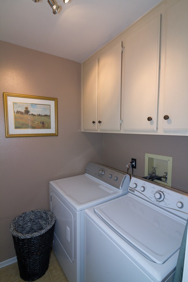 6716 Clybourn Ave Unit 242, North Hollywood, CA 91606