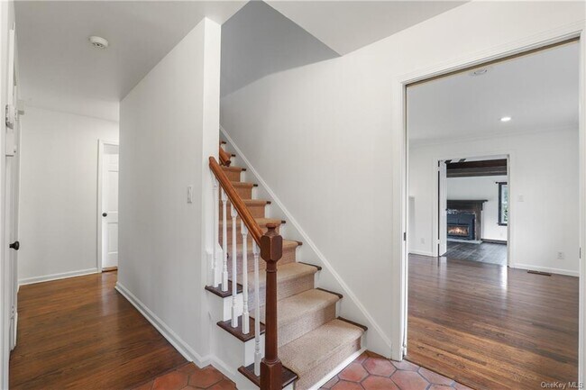 Building Photo - 152 Stone Hill Rd