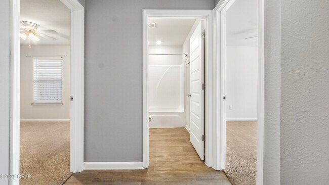 Foto del edificio - 4028 Silver Spur Rd