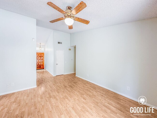 Foto del edificio - 3BD/2BA Home in Bonita with Large Back Patio, In-Unit Laundry & Attached Garage
