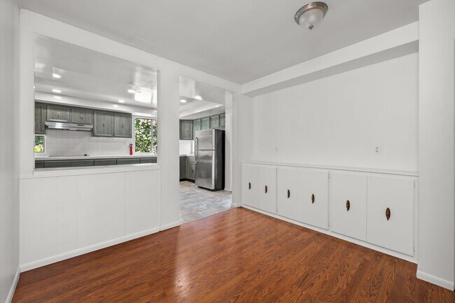 Building Photo - 6467 Cleo St