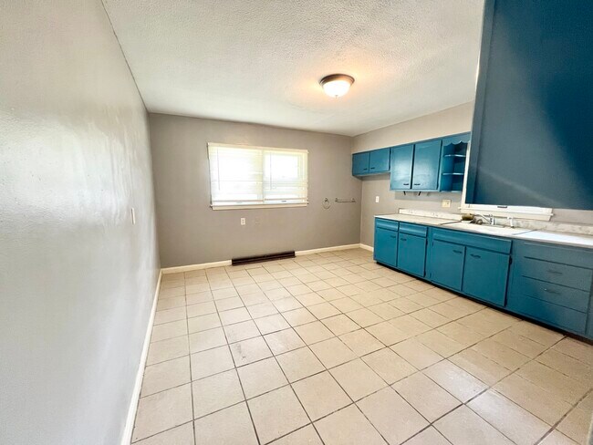Foto del edificio - 2400 Burwell Ave