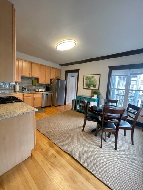 Foto del edificio - 4452 N Winchester Ave