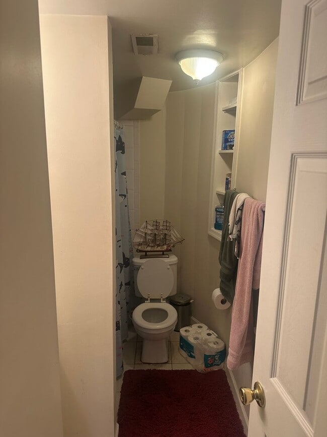 Building Photo - 629 Catharine St