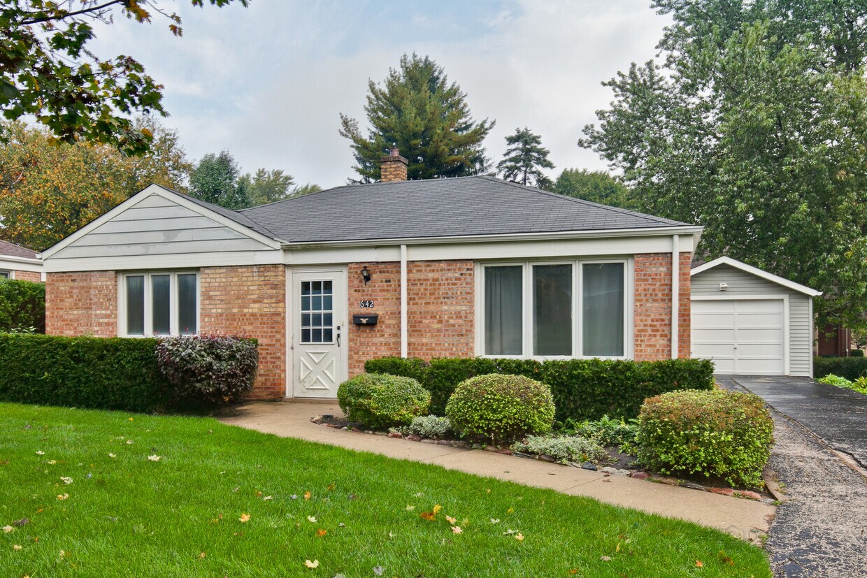 642 E Rockland Rd, Libertyville, IL 60048 House Rental in