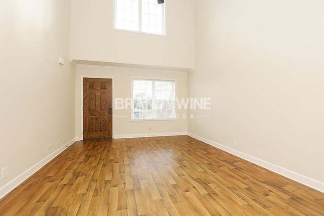 Building Photo - 4814 Octavia St